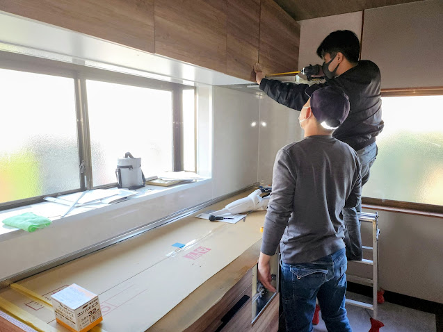 イクメンリフォームによる岐阜県岐阜市のシステムキッチンの激安リフォーム中！