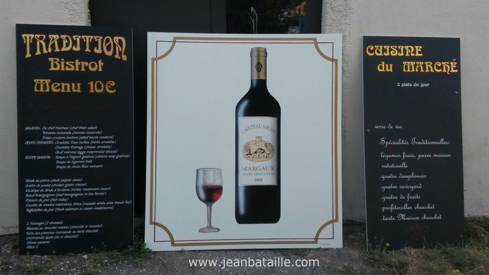 Reproduction en peinture laque d'une bouteille de vin et verre