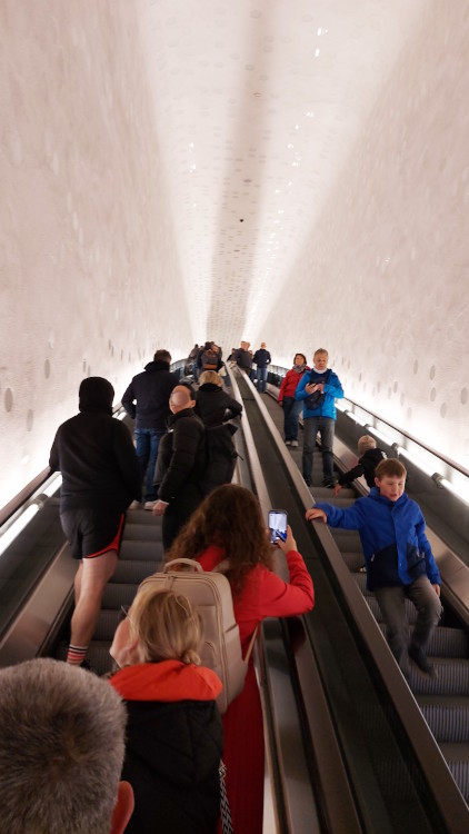 Rolltreppe zum Plaza