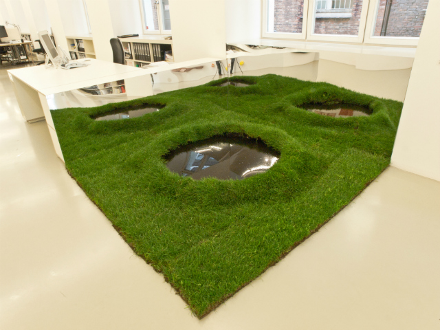 Narciso, 2010. Mirrors, grass and water. Variable dimensions