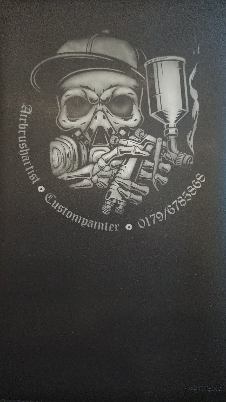 Airbrush auf Ledermappe