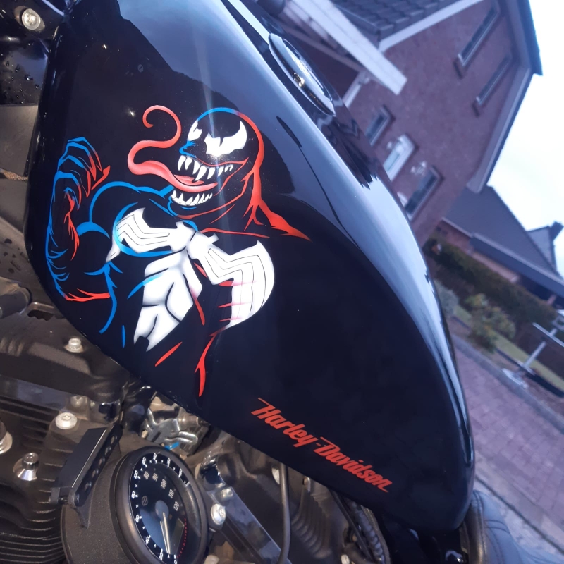Airbrush auf Harleytank 