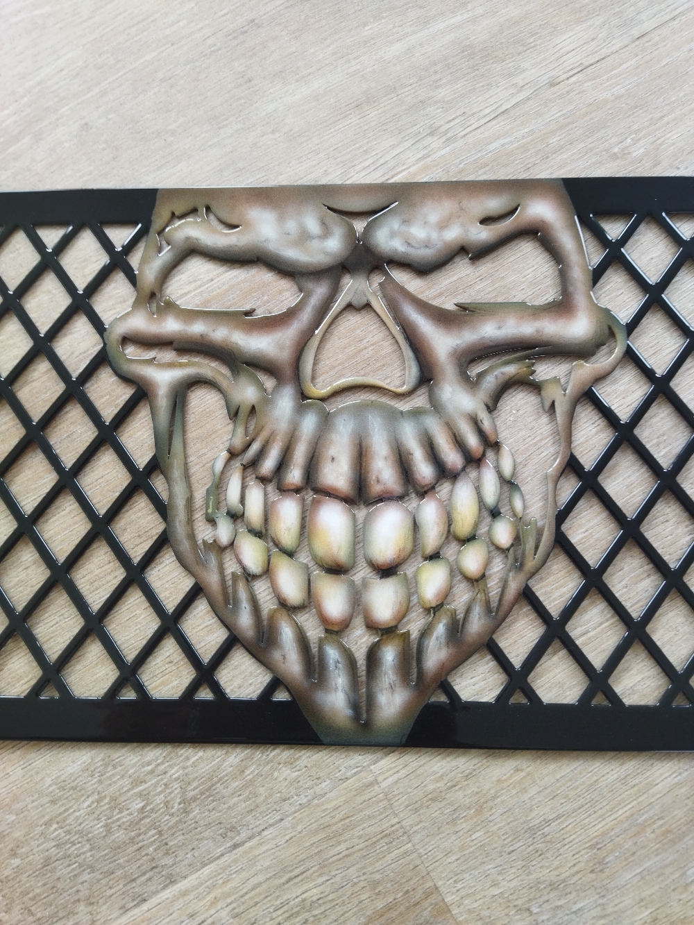 Airbrush auf einem RYKER Kühlergrill 