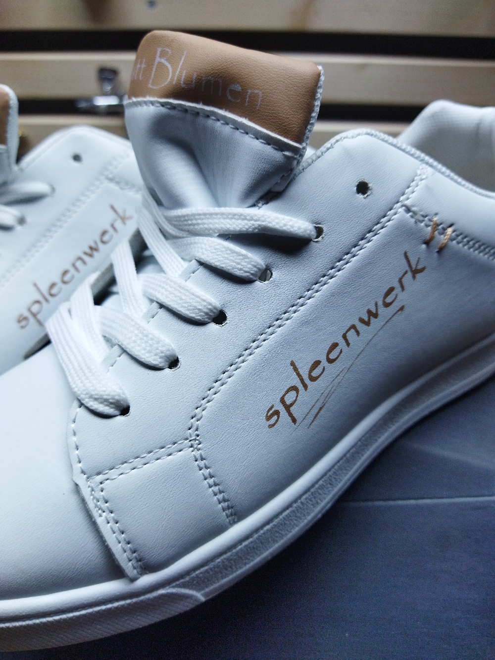 Airbrush auf Schuhe - dein Name oder ein Design 