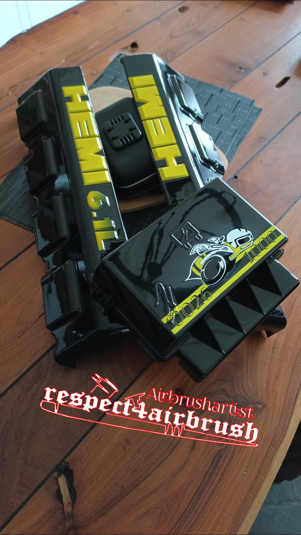 Airbrush auf vers Motorteilen 