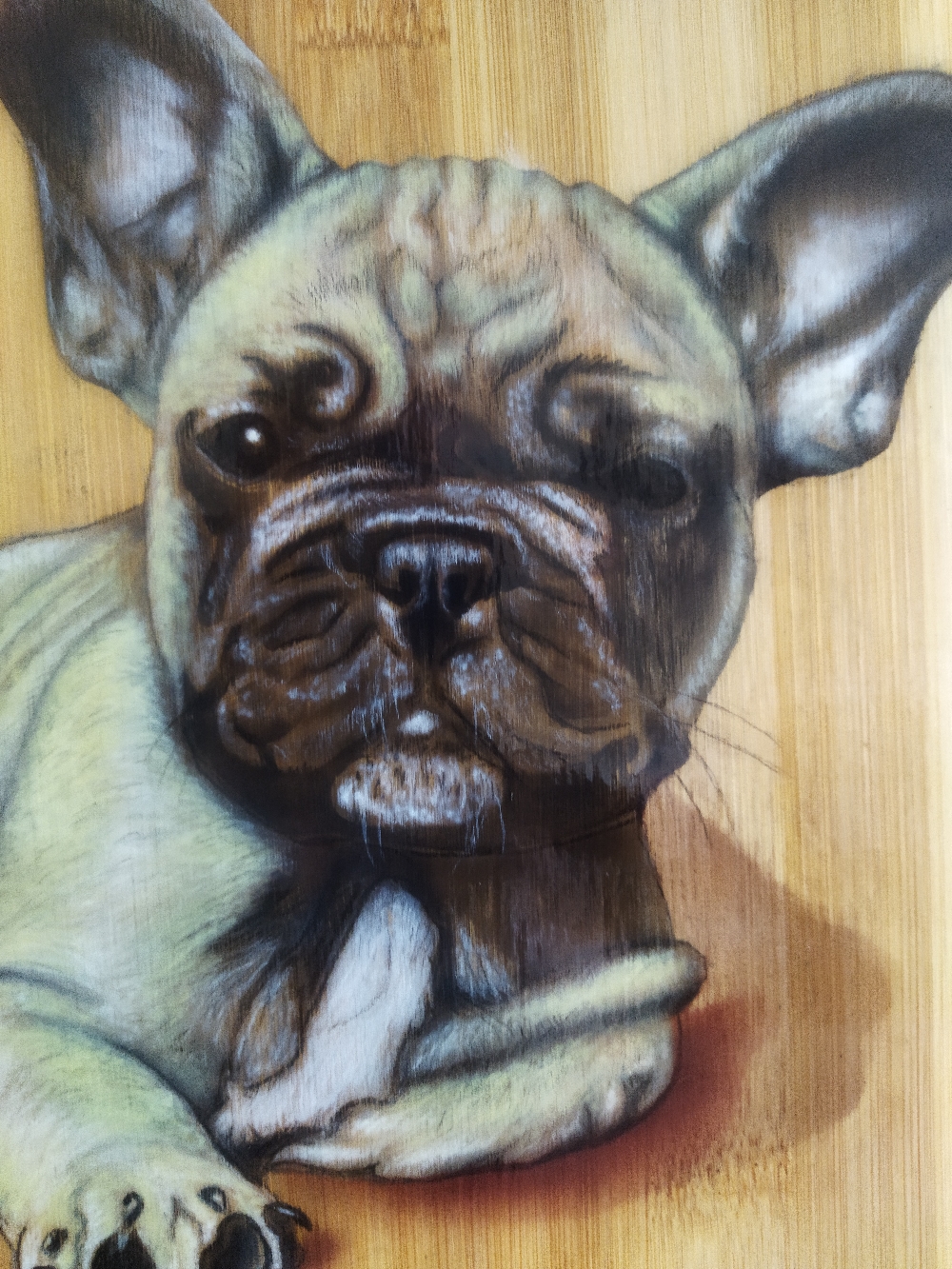 Airbrush auf einem Holzbrett 