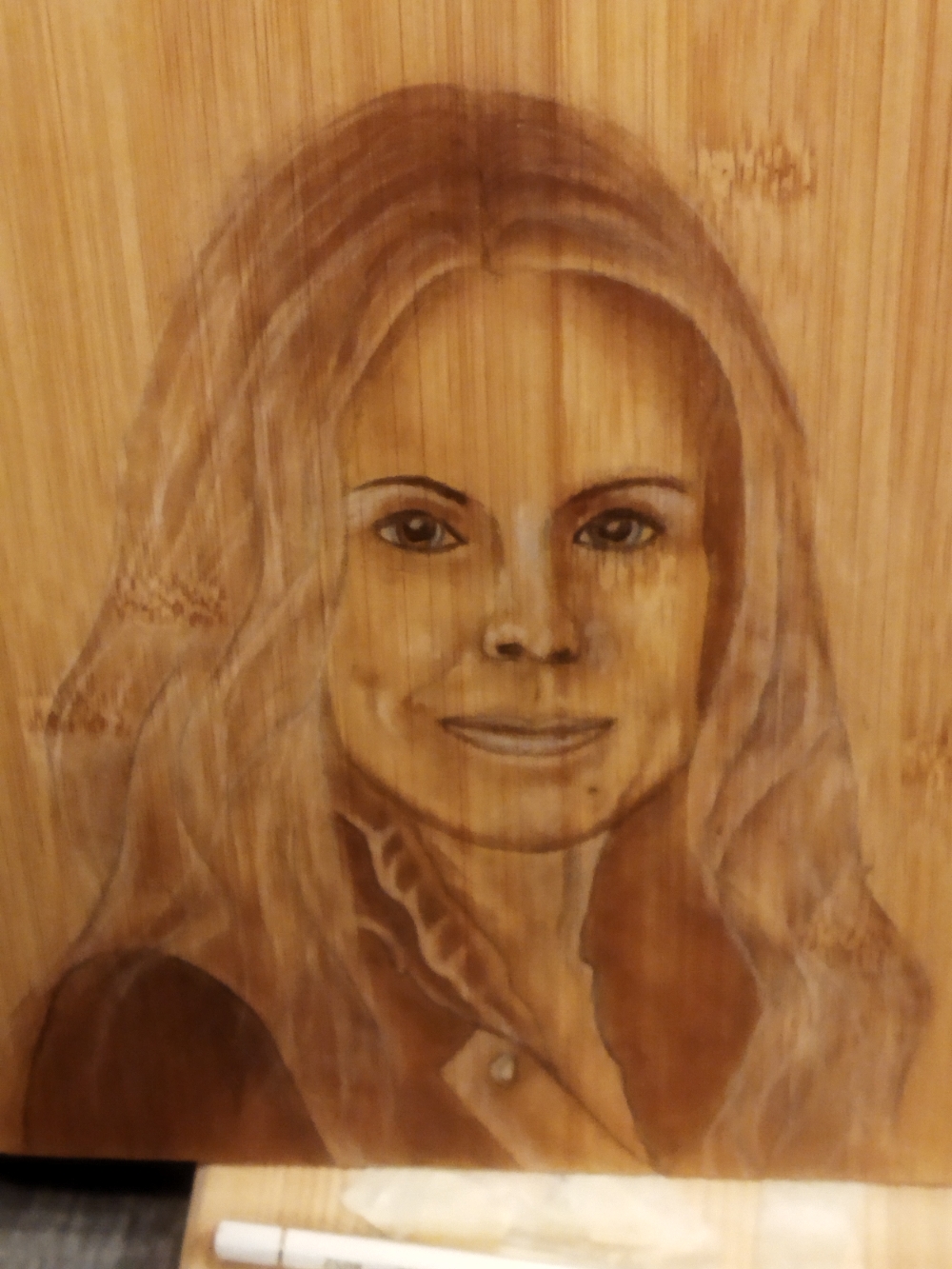 Airbrush Portrait auf einem Holzuntergrund