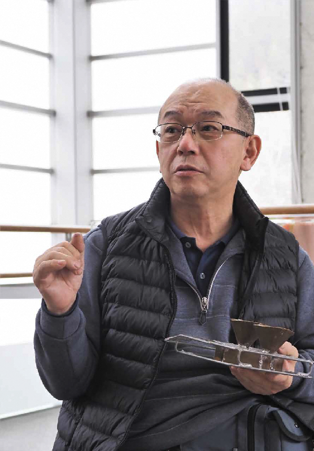 市原　　肇
