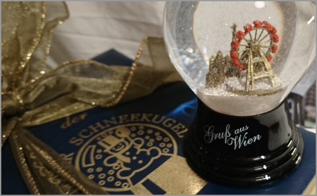 PERZY ORIGINAL VENNA Snow Globes - :: Father Christmas PERZY ORIGINAL VENNA Snow Globes - :: Father Christmas