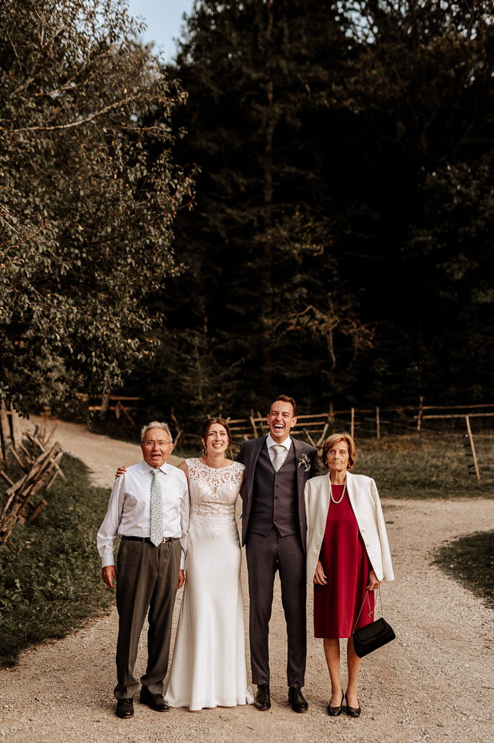Gruppenfoto mit Oma und Opa. Hochzeitsreportage von Hochzeitsfotograf Andreas Reiter