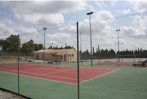 Une photo des courts de tennis du Tennis Club de Saint Bauzille