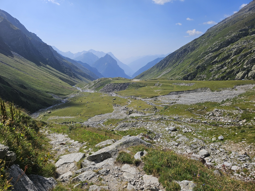 Aufstieg zur Scaletta-Hütte. Blick zurück ins Blenio-Tal