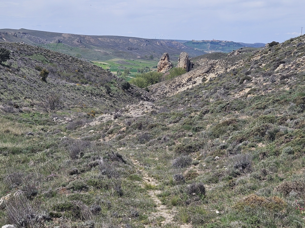 Abstieg nach Arbujuelo.