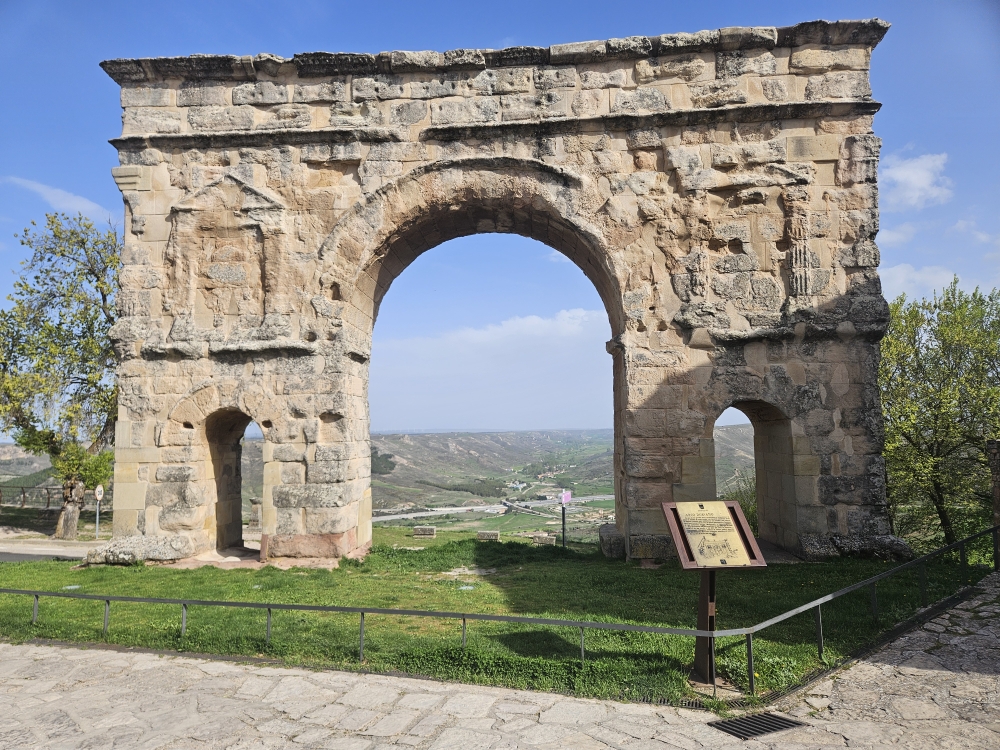 Medinaceli. Arco romano.