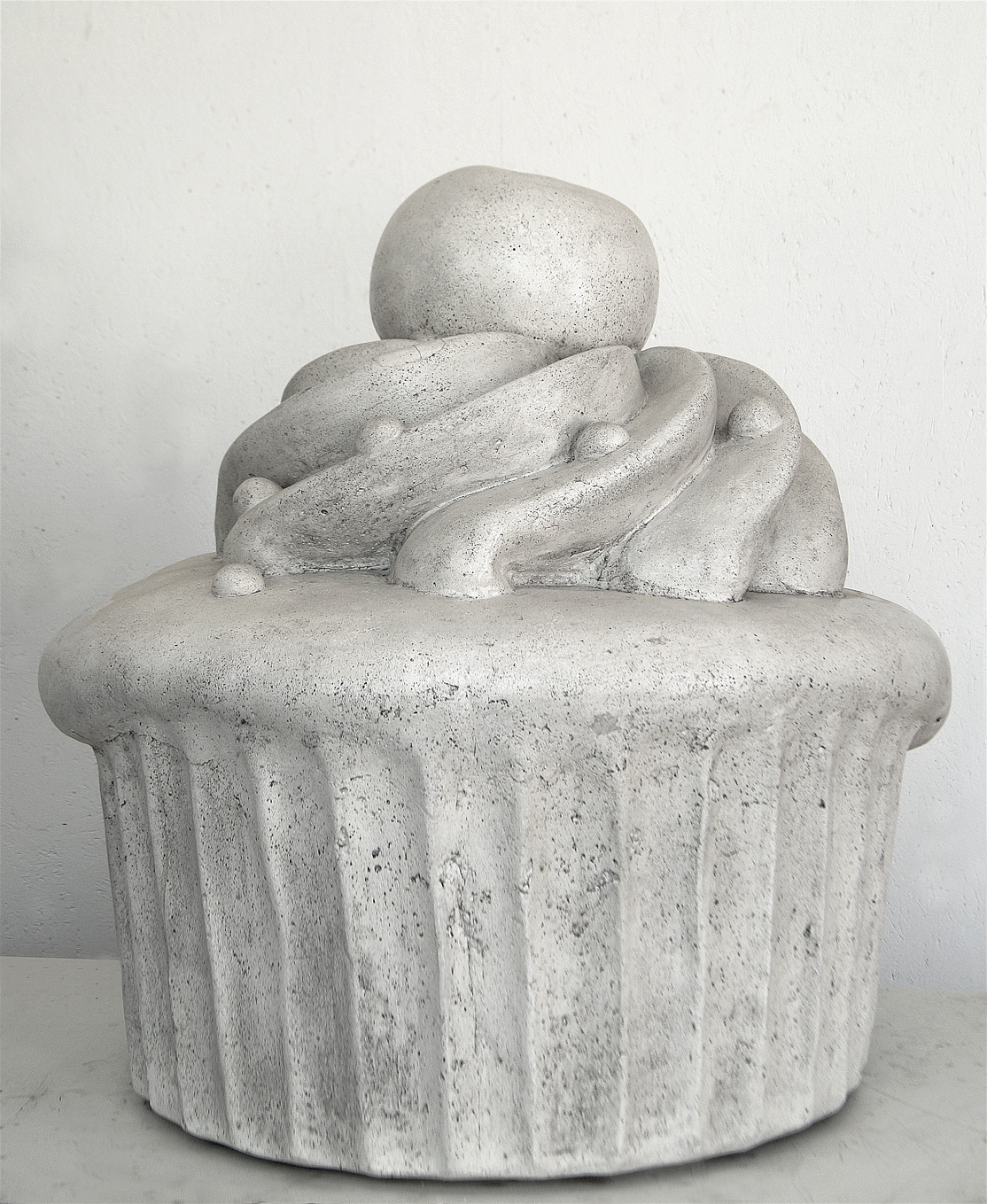 Cupcake, ca. 60x60x60cm, Marmor-Steinguss, Unikat, 2018