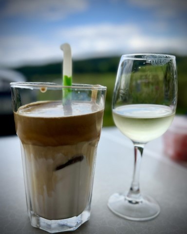 Wandern mit und Trinken bei den Eseln