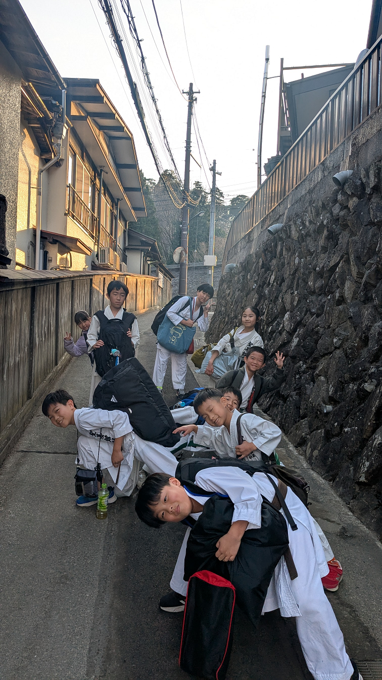 体育館への道中
