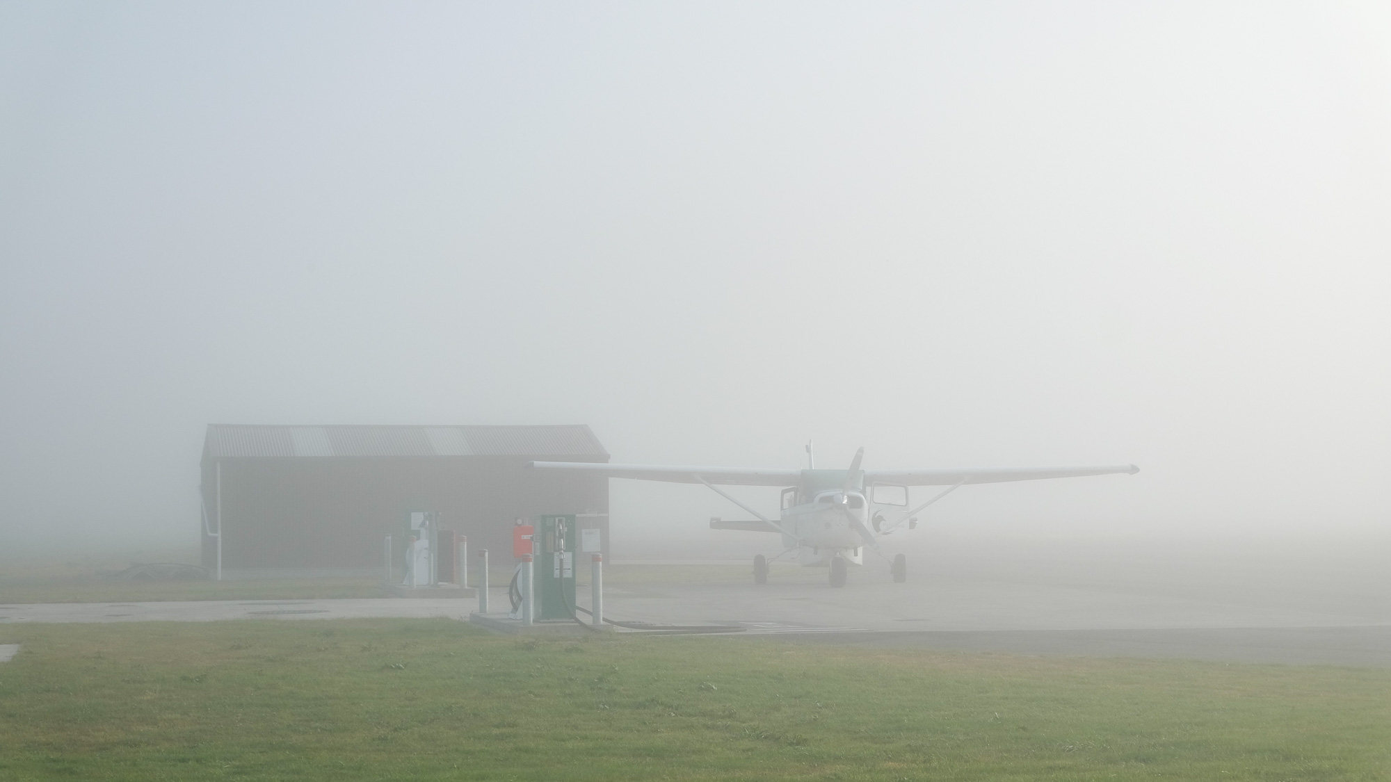 Unser Flieger im Nebel