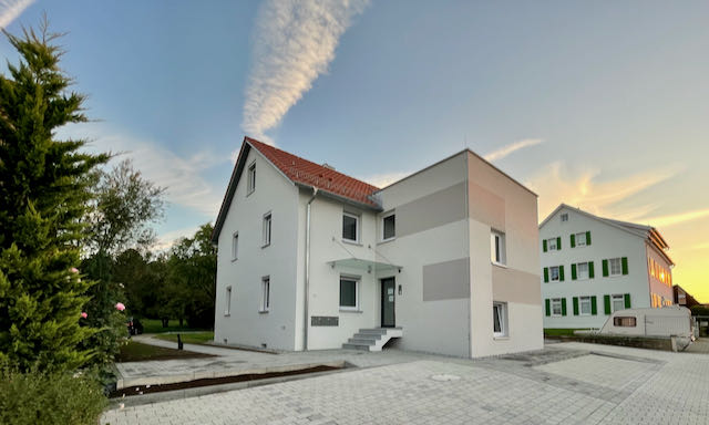 Umgebaut mit ausgelagertem Treppenhaus ergibt 3 Wohneinheiten und eine GE