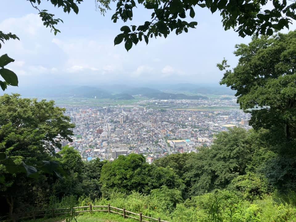 ハニービーワークスドローンロケ隊思えば高所に来たもんだ♪