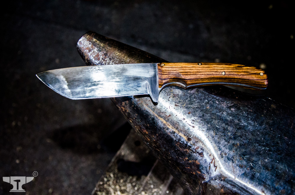 Jagdmesser mit Holzgriff