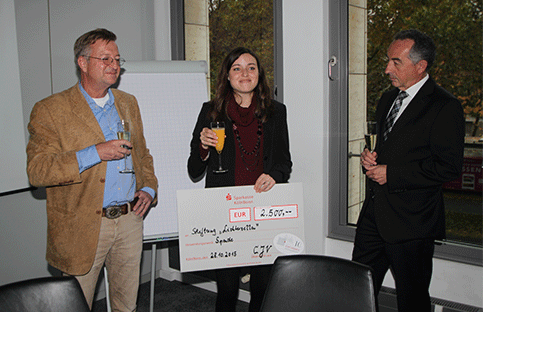Spendenübergabe für die Stiftung lichterzellen.