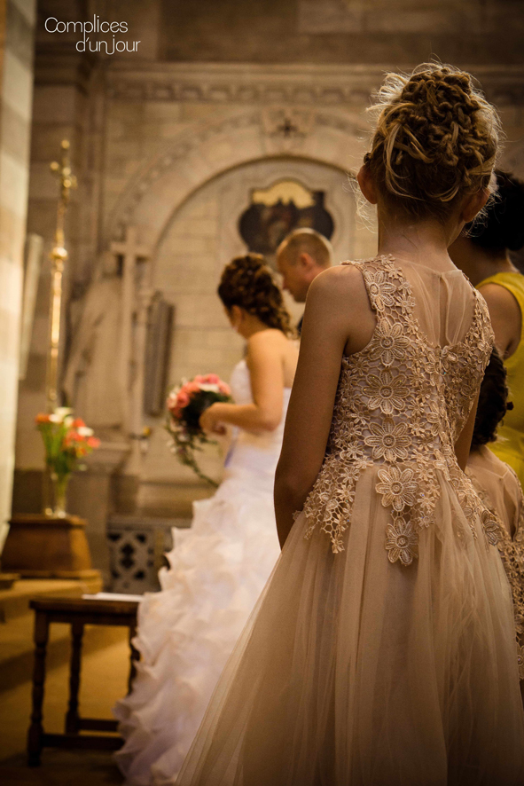 Complices d'un jour - photographe de mariage. Cérémonie religieuse, demoiselle d'honneur