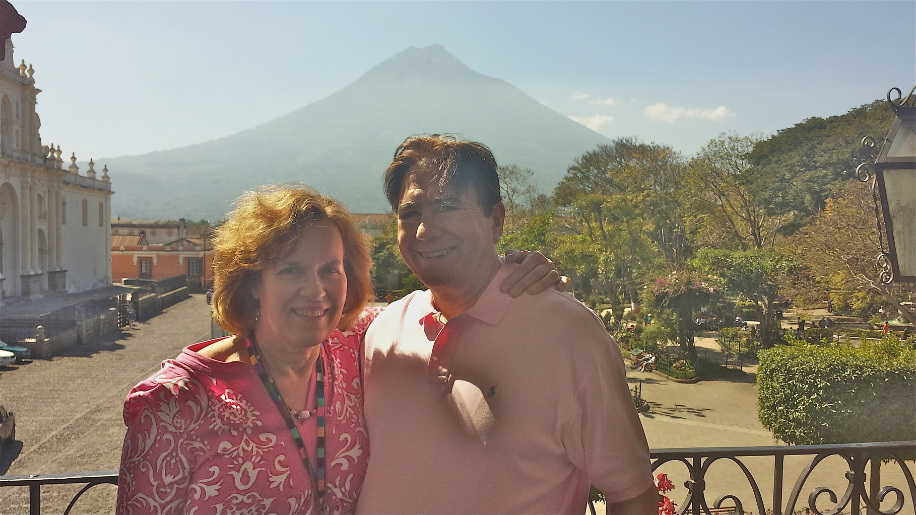 Lorraine & John, Vocan de Agua in background