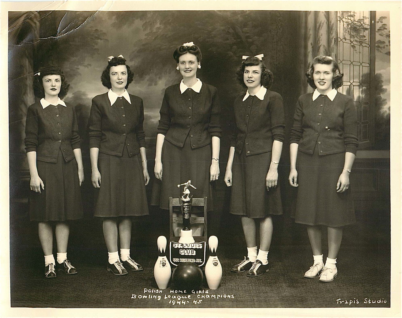 Eleanor Bogden Gudas, Lorraine & Celeste's mom, far right, 1944, Syracuse Polish Home Girls League Champion Team!! We should do as well.....