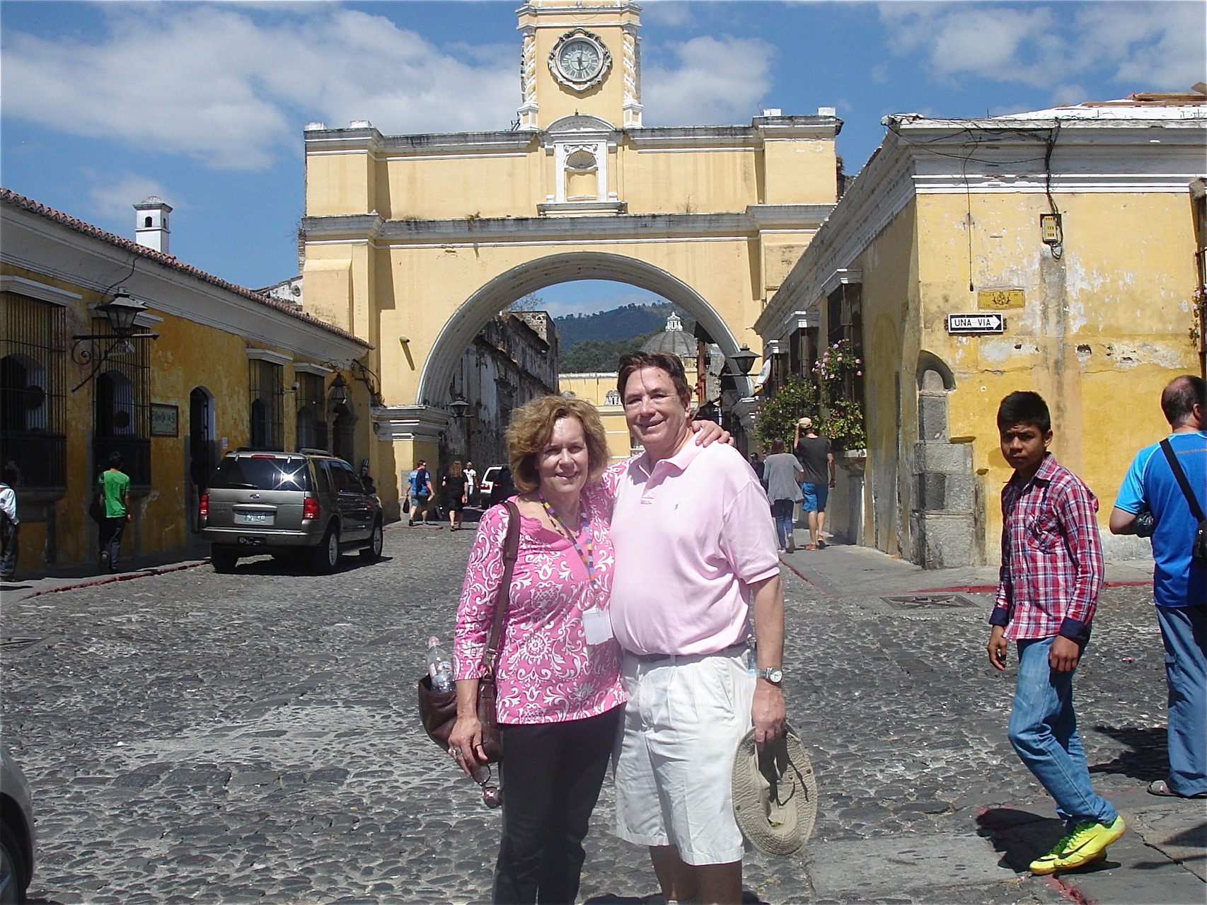 Lorraine & John at the arch in La Antigua