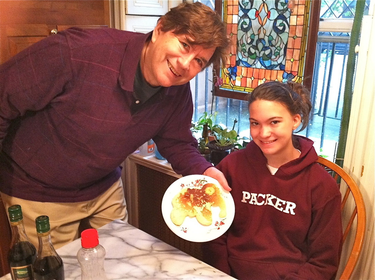 John makes Ellie a perfect elephant pancake!