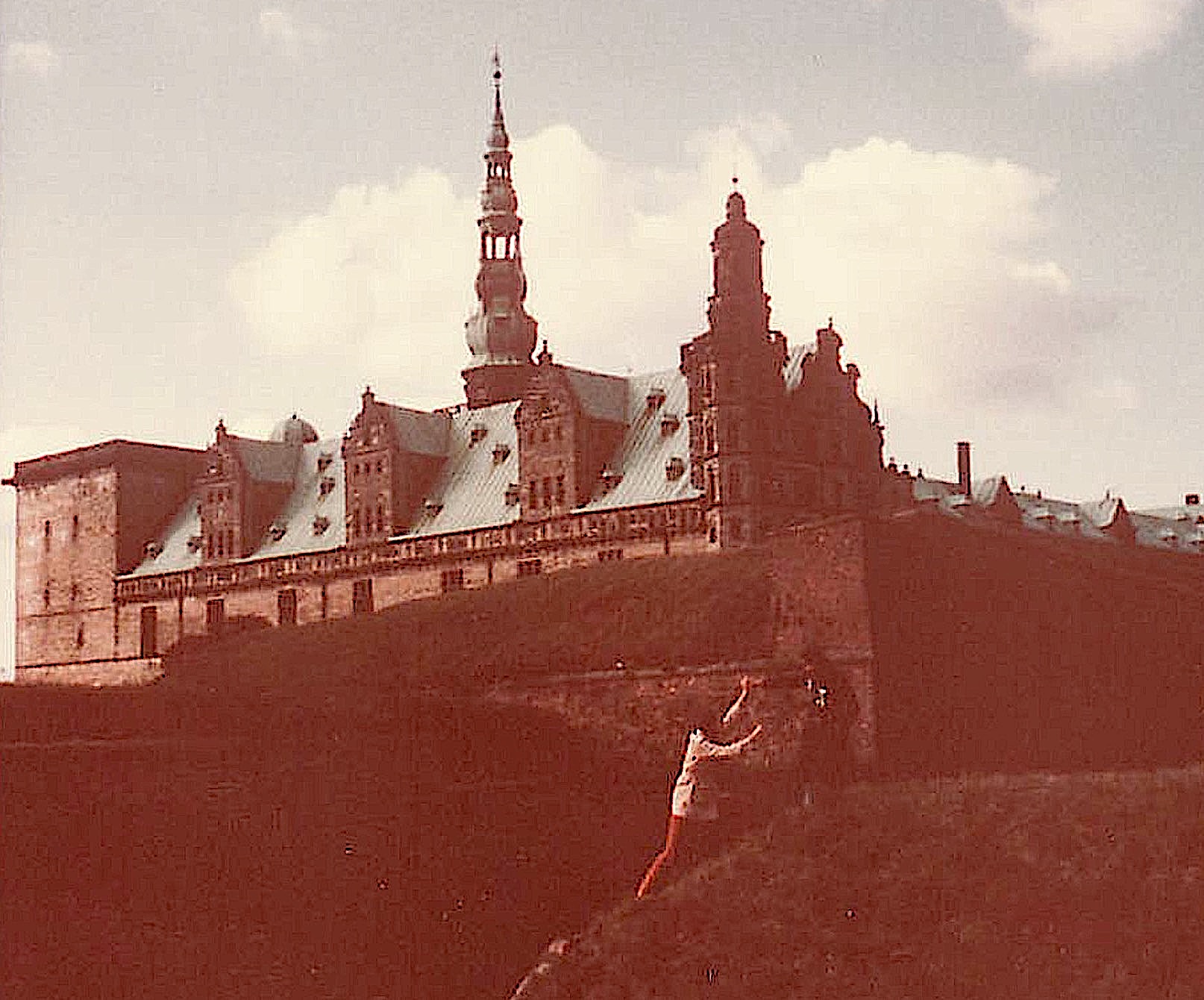 Lorraine & Celeste in front of Hamlet's Castle