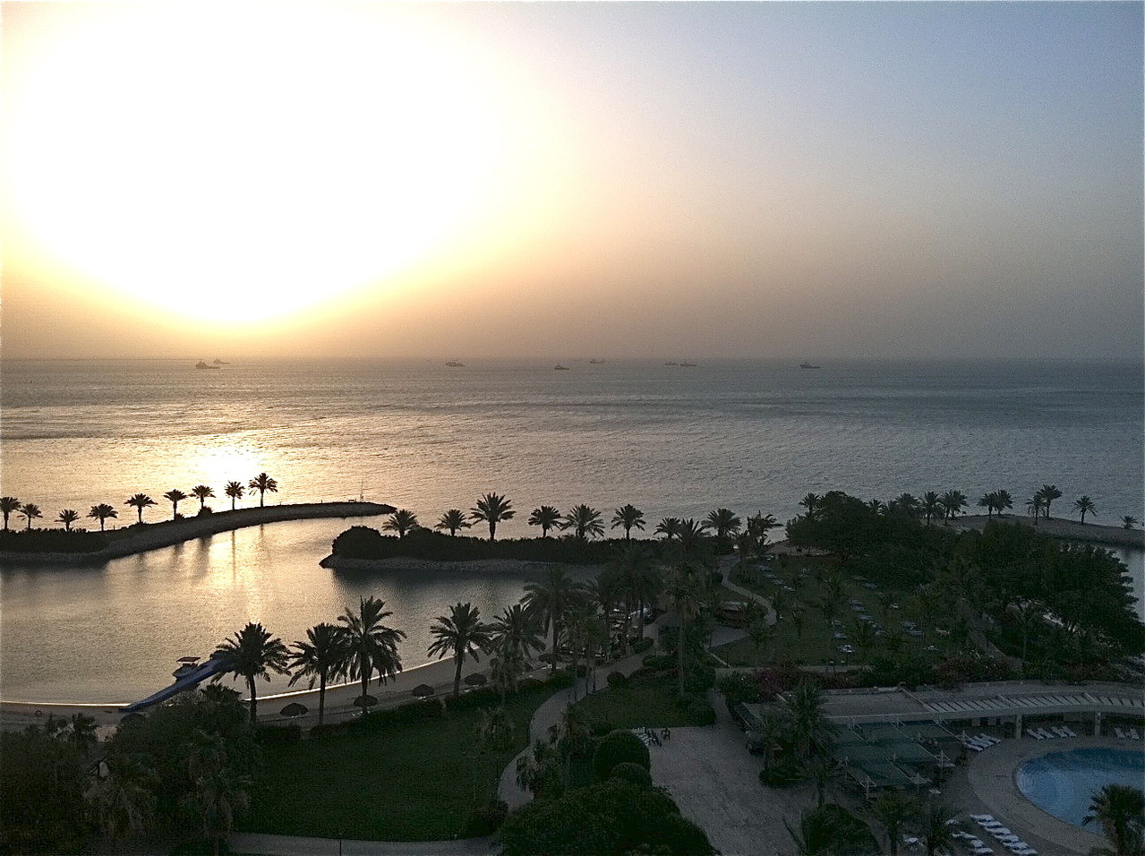 sunrise, sandstorm, Sheraton Doha, Qatar