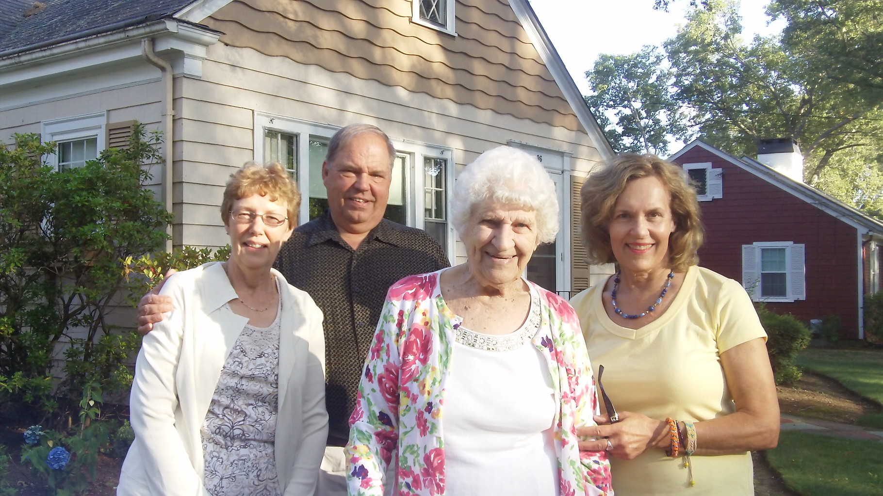 Karen, cousin Tom, Aunt Detta, & Lorraine Gudas, at Detta's home, August, 2015