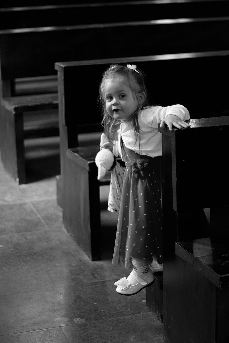 Kinderportrait in der Kirche