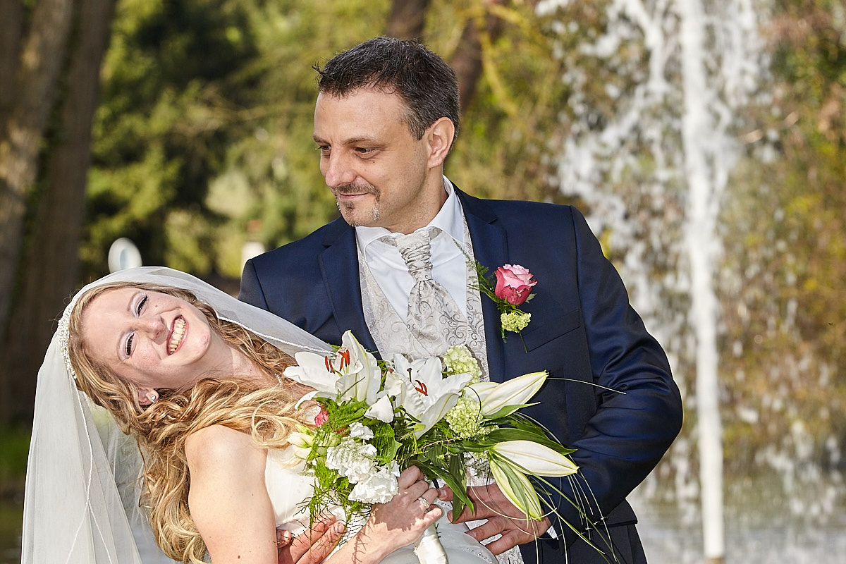  glückliche Braut - Hochzeitsfotograf Rhein-Main