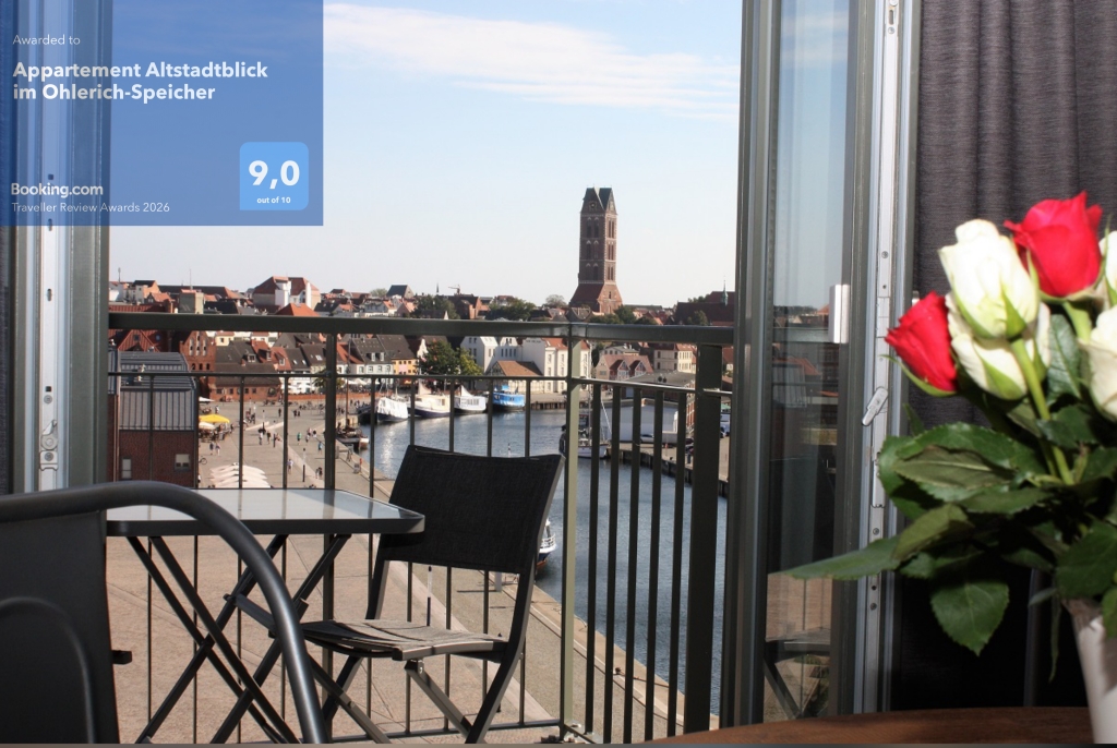 Blick aus dem 5. Stock auf den alten Hafen von Wismar sowie die Altstadt