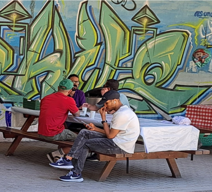discussion entre hommes