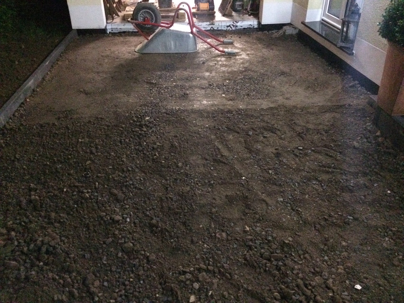 Einfahrt pflastern (Planum Unterbau) Bauprojekt2010