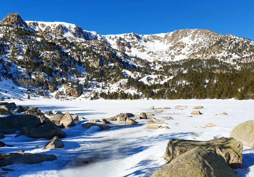 Estany de Malniu, amb neu i gel