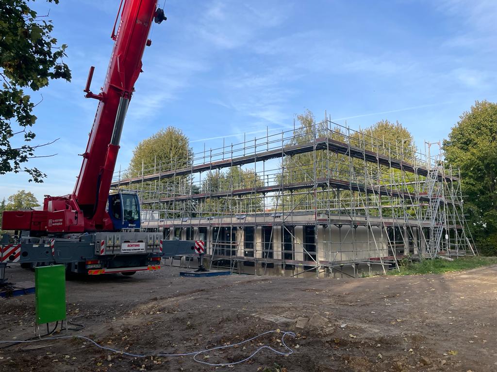 Schulergänzungsbauten Weissensee: Innenausbau beginnt nach erfolgreichem Rohbau