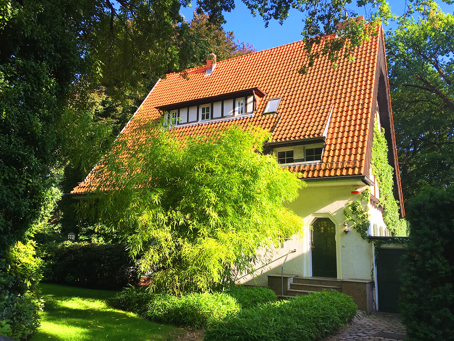Komplettsanierung einer stilvollen Landhausvilla in Berlin-Zehlendorf