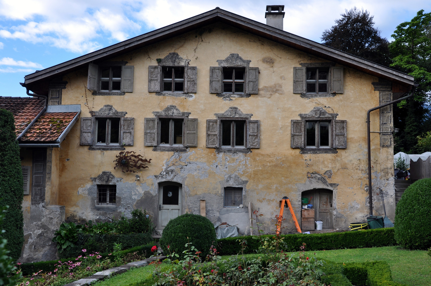 Ostfassade Haupthaus vorher