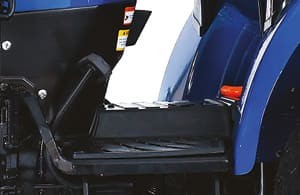 Flache Plattforn Farmtrac 26 HST mit Frontlader
