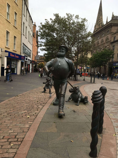 Statue der Comicfigur "Desperate Dan" in der Innenstadt von Dundee