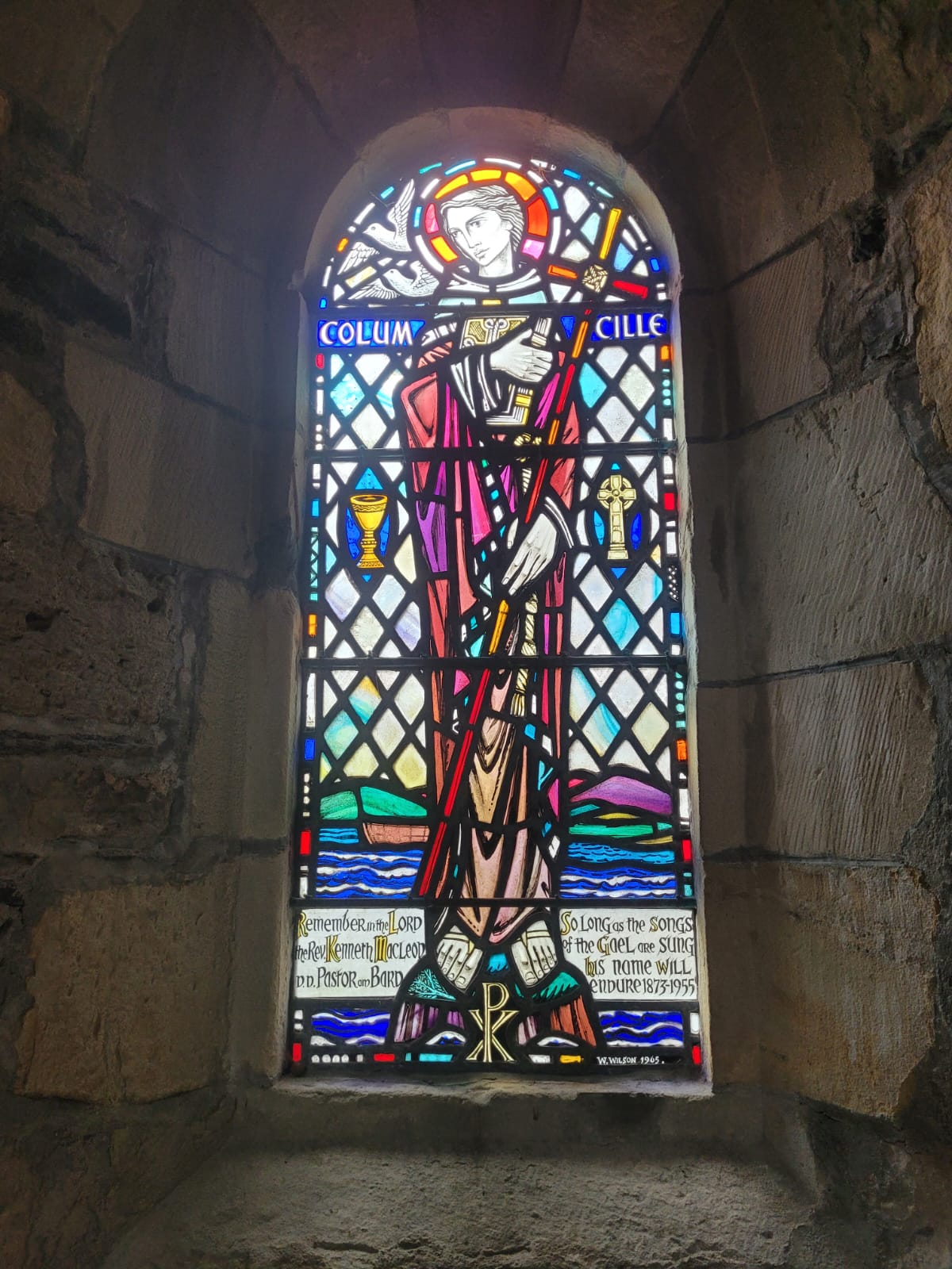 St. Columba in einem Buntglasfenster