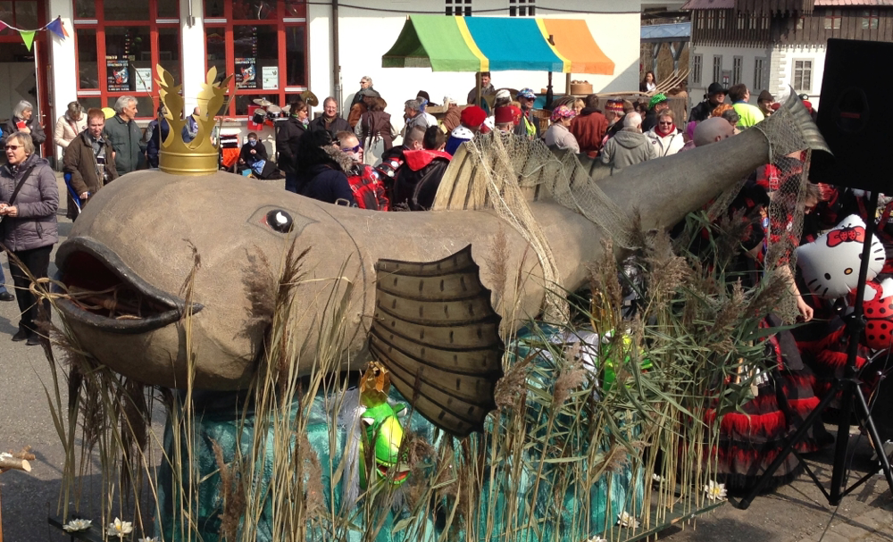 der "Gropp" führt jeden Fasnachtsumzug an und steht am Osterhasen-OL auf dem Rathausplatz