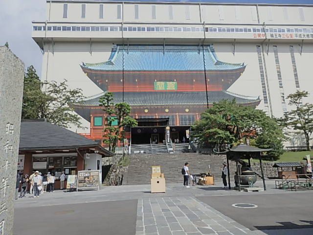 工事中の輪王寺(三仏堂)