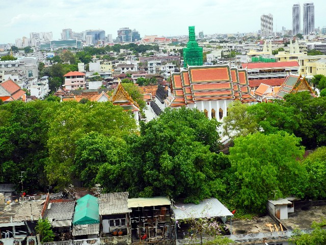 Gemisch - Armut, Tradition und Moderne prägen Bangkoks Stadtbild