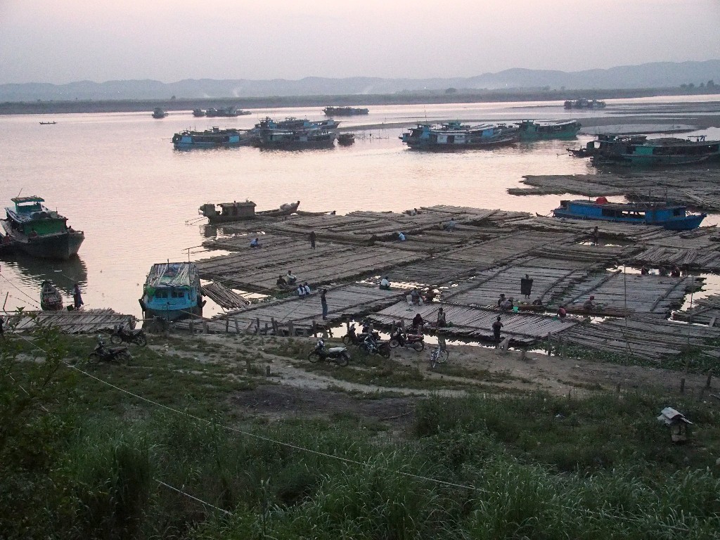 Flößer am Irrawaddy